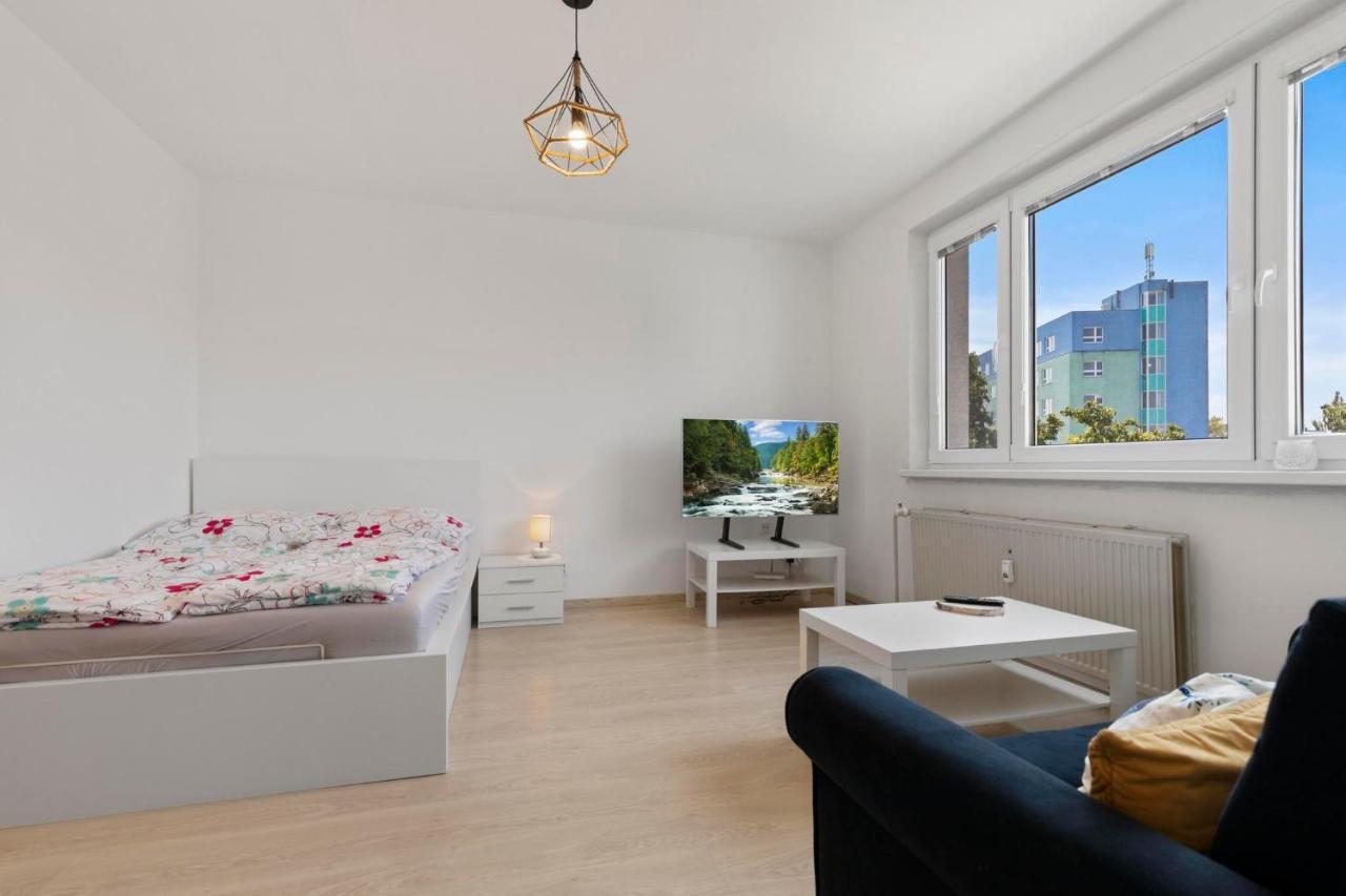 Apartment 20 Minutes From City Center W Netflix, Coffee Or Tea & Parking Bratislava Ngoại thất bức ảnh