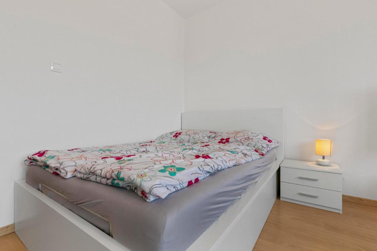Apartment 20 Minutes From City Center W Netflix, Coffee Or Tea & Parking Bratislava Ngoại thất bức ảnh