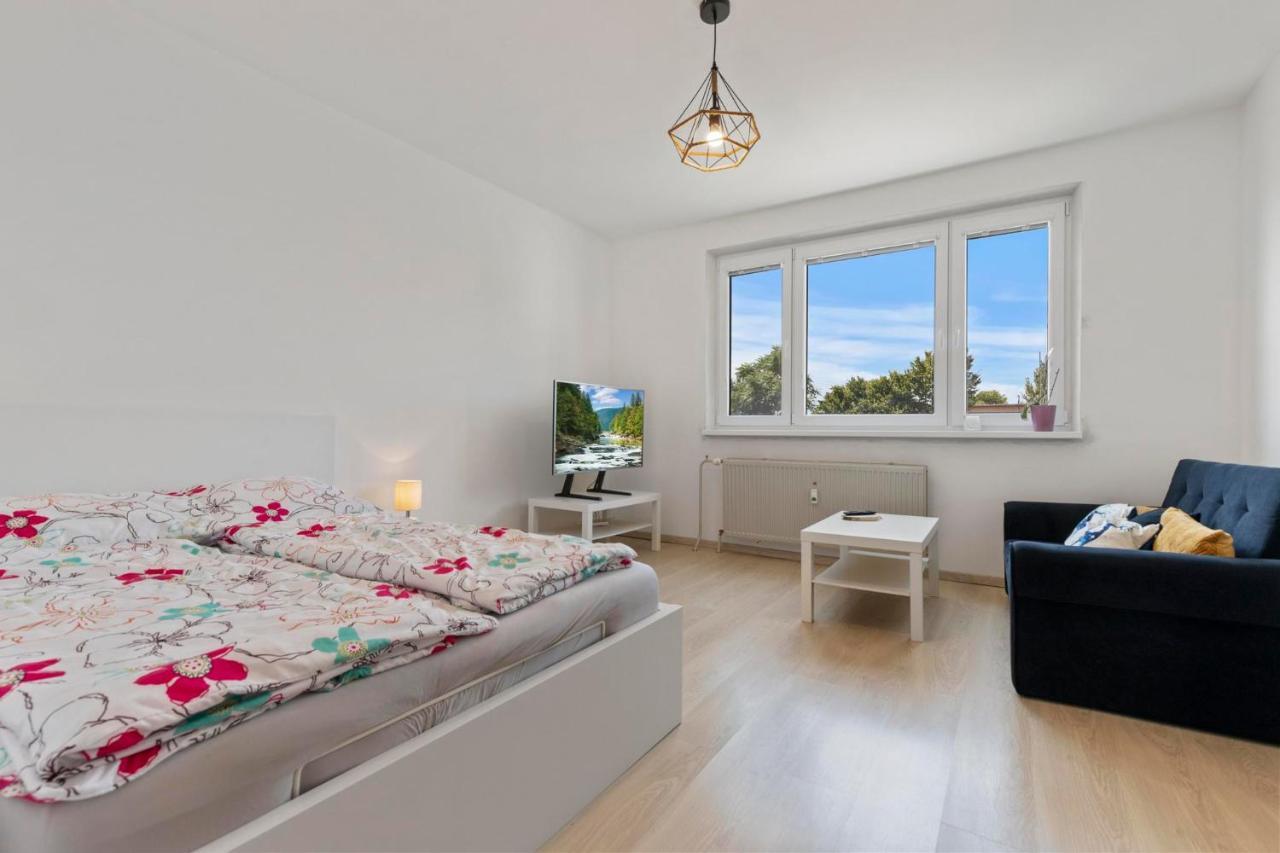 Apartment 20 Minutes From City Center W Netflix, Coffee Or Tea & Parking Bratislava Ngoại thất bức ảnh